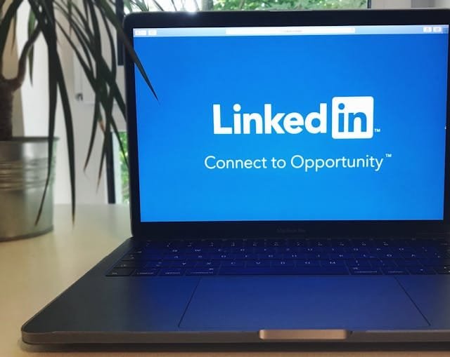 Linkedin es excelente para promover tu negocio local
